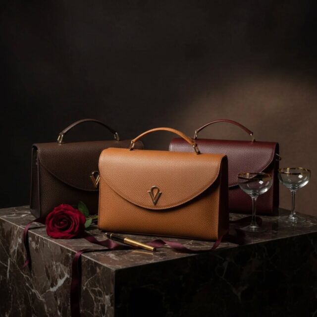 Grace in every detail, confidence in every step,timeless design, premium finish – Vivian Satchel✨🖤
#VeloriaVault#stylish#womenbags#designerbag#luxuryleatherbags